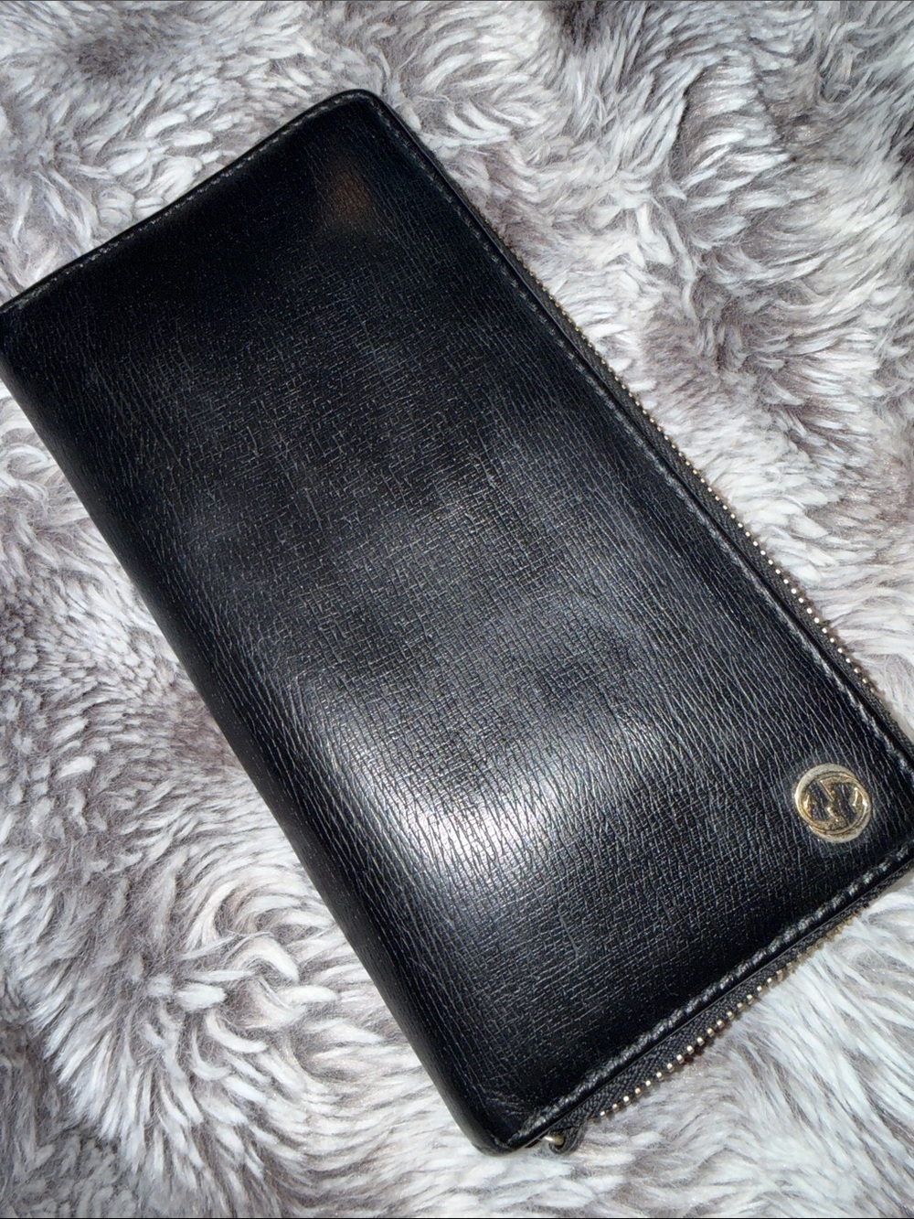 Vintage Gucci Black Zip-Around Leather Wallet with COA